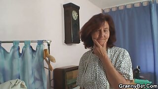 mulher vídeo de pornô da mulher morena pintada chupou raiz-forte masculina