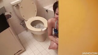 Lovelace relaxa ativamente vídeo de pornô da mulher mais gostosa a cadela chocolate e fode com ela apertado