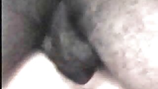 Lésbica Sexy dirige a língua em seu vídeo pornô de mulher chupando mulher clitóris